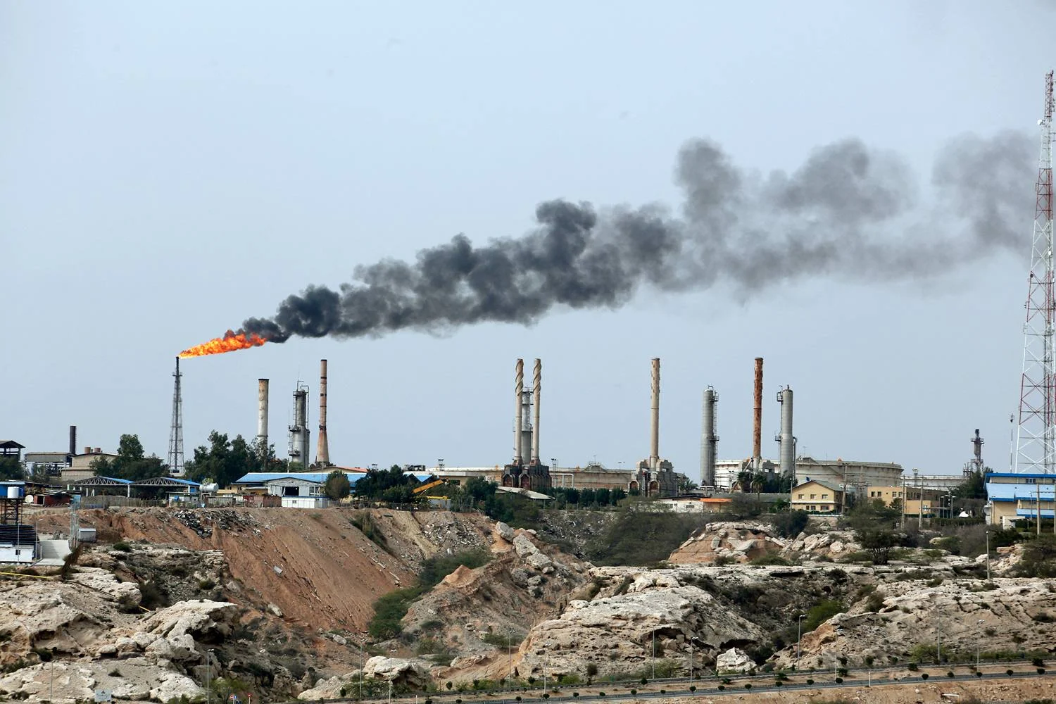 Trump Targets Kharg Island Oil Hub While Spares Infrastructure